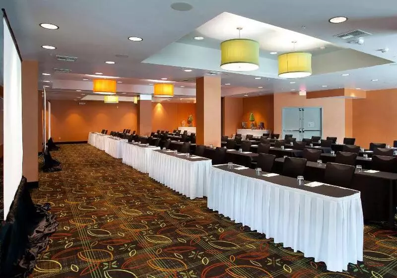 Отель 17 West , Ascend  Collection