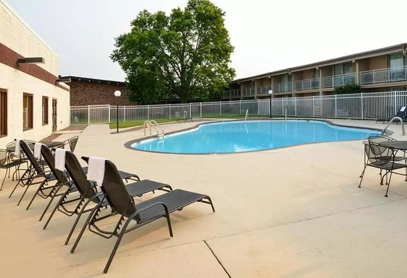 هتل Americas Best Value Inn  Campus View