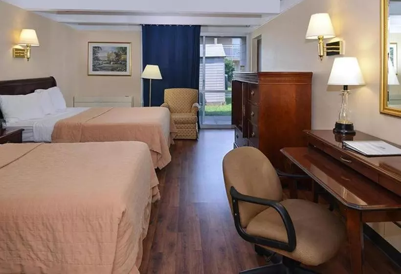 هتل Americas Best Value Inn  Campus View