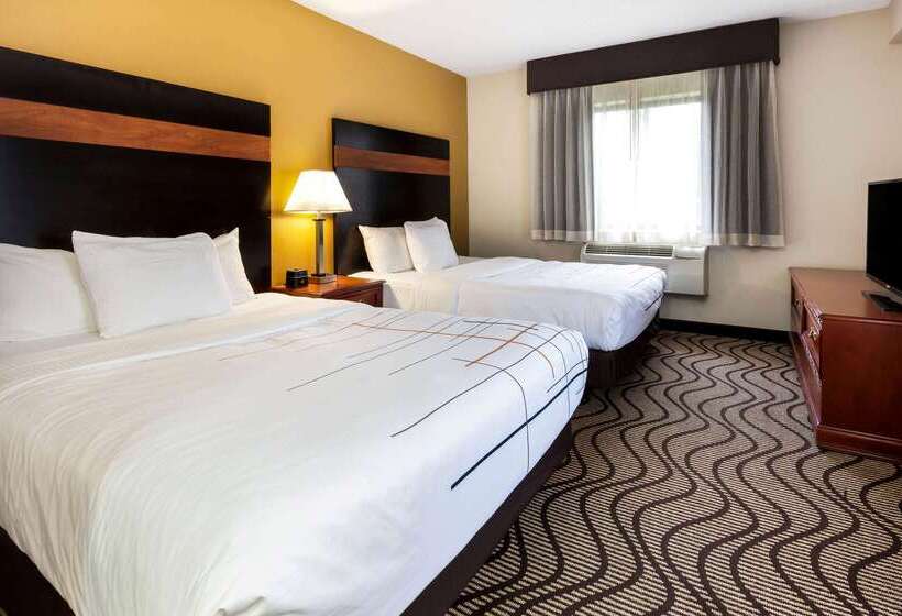 هتل La Quinta Inn By Wyndham Sandusky Near Cedar Point