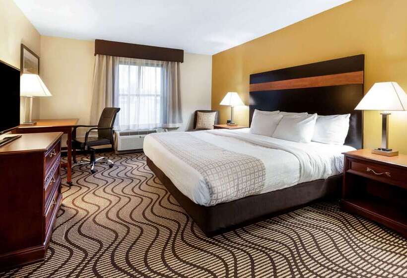 هتل La Quinta Inn By Wyndham Sandusky Near Cedar Point