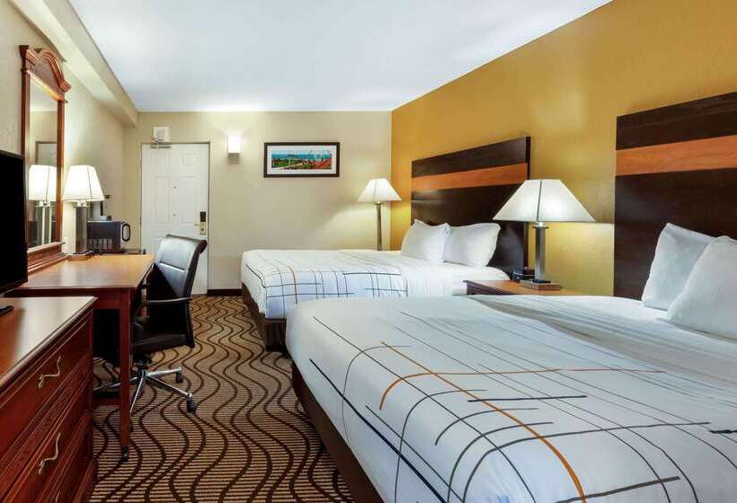 هتل La Quinta Inn By Wyndham Sandusky Near Cedar Point