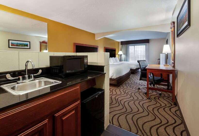 هتل La Quinta Inn By Wyndham Sandusky Near Cedar Point