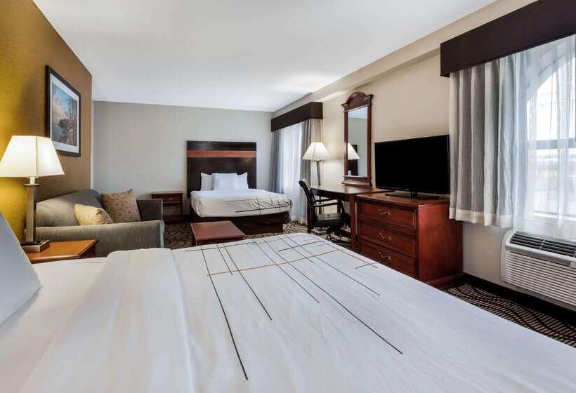 هتل La Quinta Inn By Wyndham Sandusky Near Cedar Point