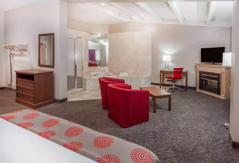 Ramada By Wyndham Hammond Hotel & Conference Center