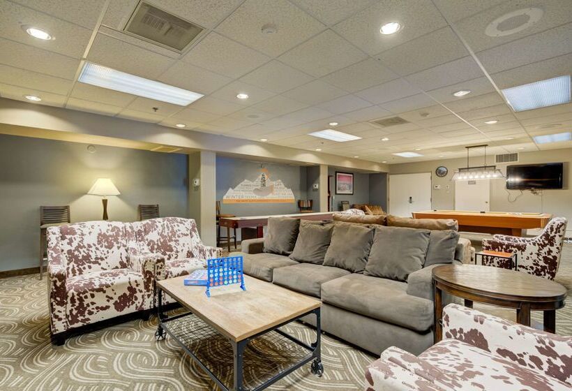 Otel The Pine Lodge On Whitefish River