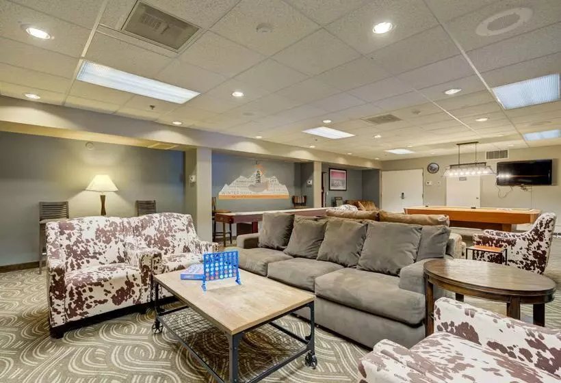 Отель The Pine Lodge On Whitefish River