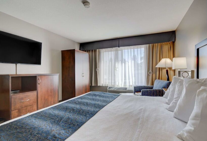 Otel The Pine Lodge On Whitefish River