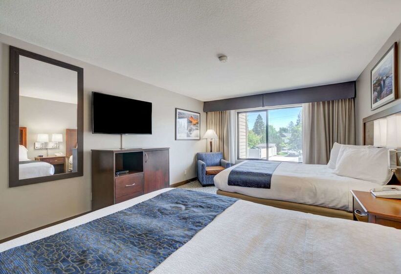 Otel The Pine Lodge On Whitefish River