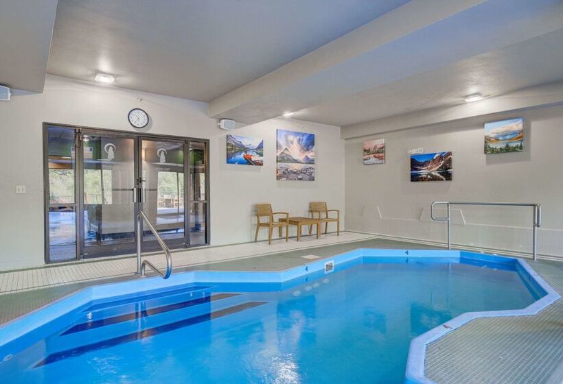 Otel The Pine Lodge On Whitefish River