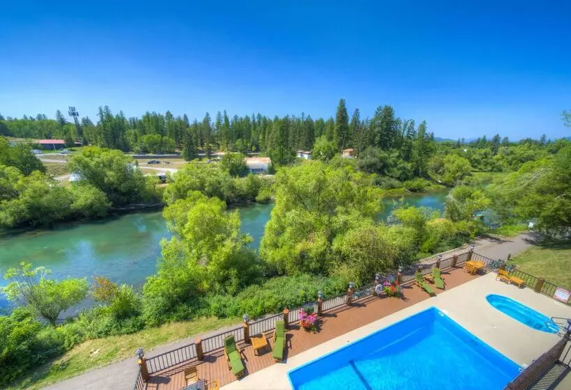 Отель The Pine Lodge On Whitefish River
