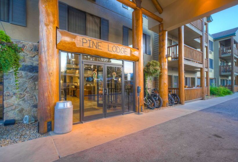 Otel The Pine Lodge On Whitefish River