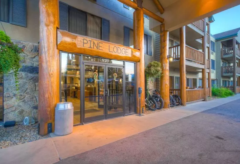 Отель The Pine Lodge On Whitefish River