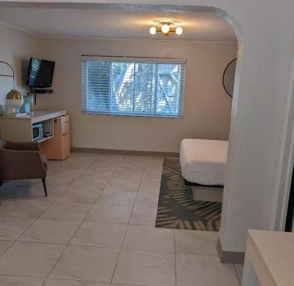 モーテル Queen's Court Inn