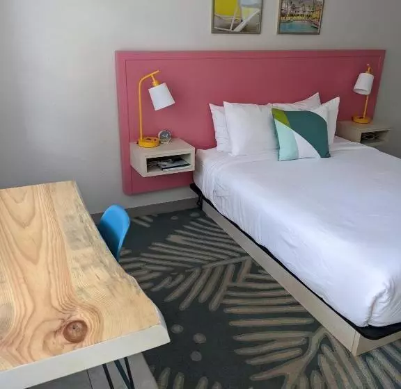 モーテル Queen's Court Inn