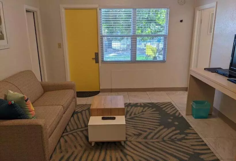 モーテル Queen's Court Inn