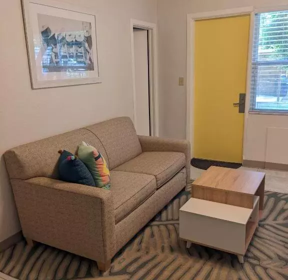 モーテル Queen's Court Inn