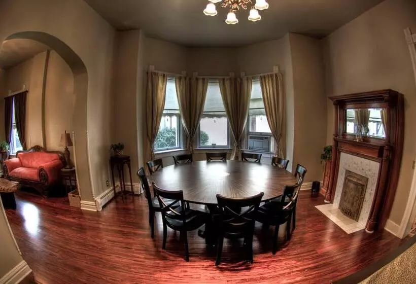 Queen Anne Bed And Breakfast
