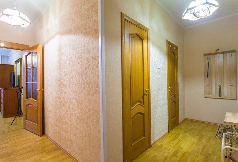 Apartment On Budapeshtskaya 7