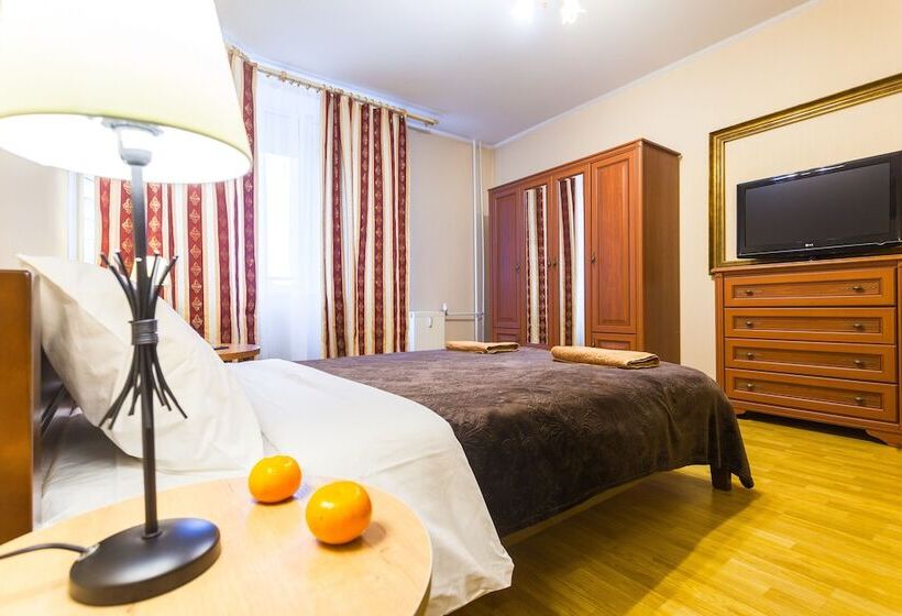 Apartment On Budapeshtskaya 7