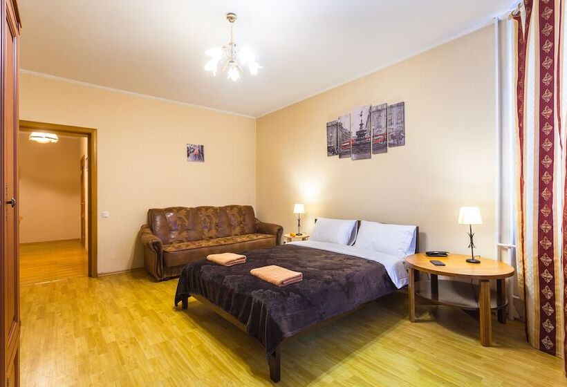 Apartment On Budapeshtskaya 7