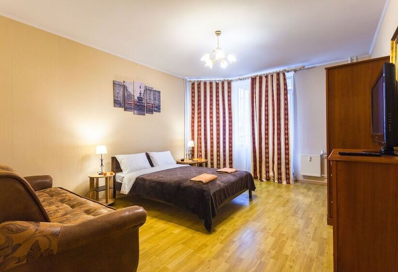 Apartment On Budapeshtskaya 7