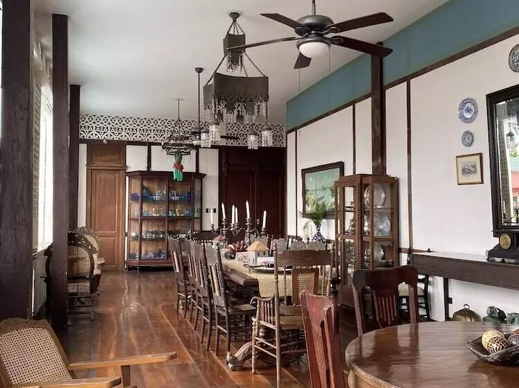 Hotelli Paradores Del Castillo