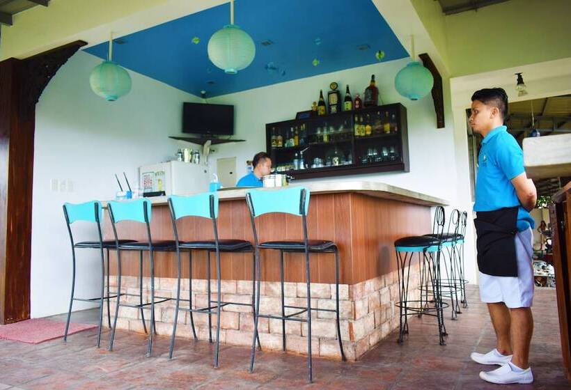 هتل Paradores Del Castillo