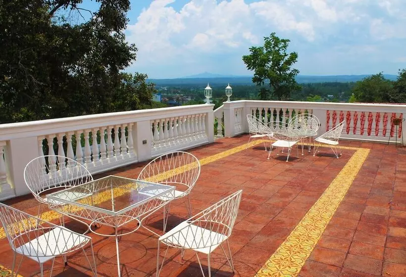 Hotelli Paradores Del Castillo