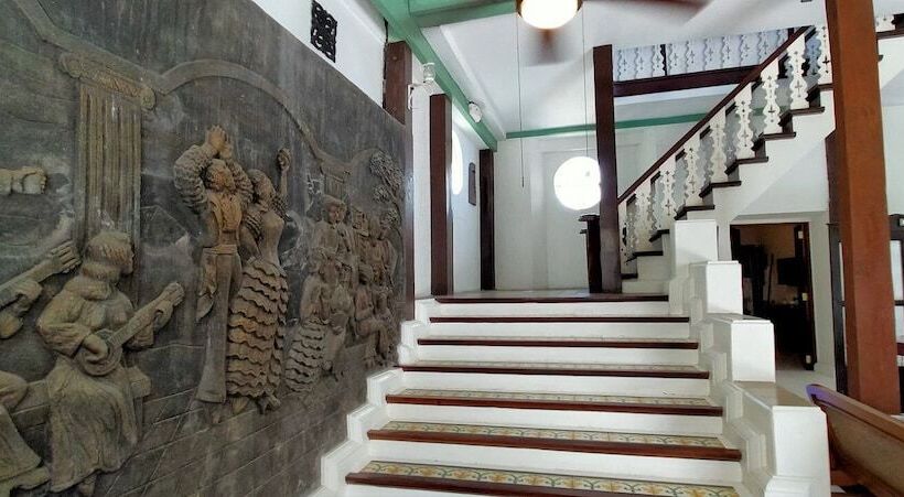 هتل Paradores Del Castillo