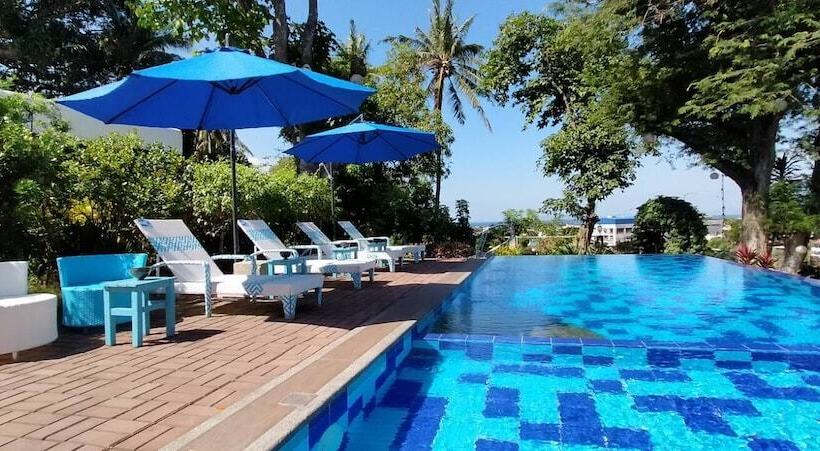 هتل Paradores Del Castillo