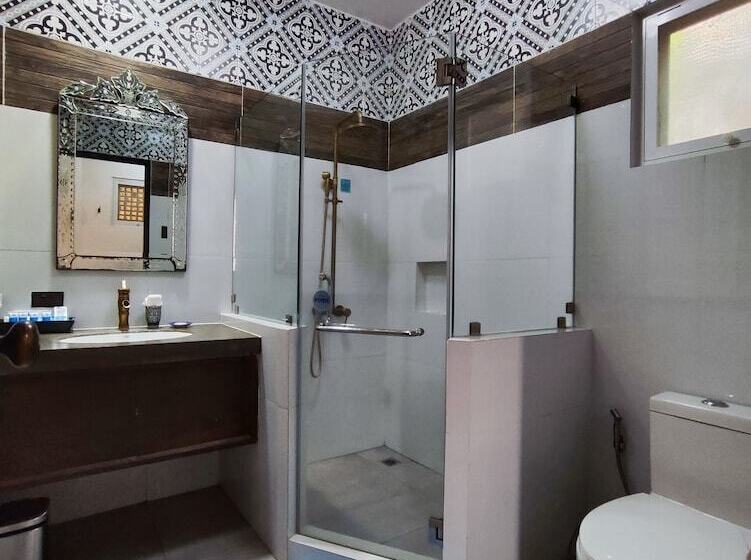 هتل Paradores Del Castillo