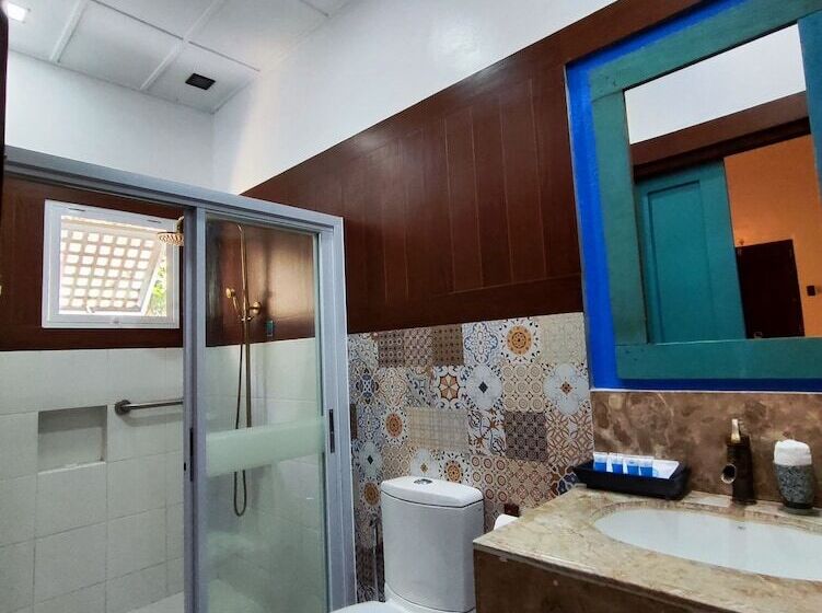 هتل Paradores Del Castillo