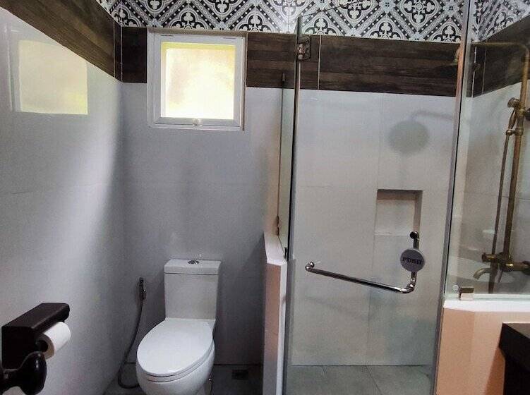 هتل Paradores Del Castillo