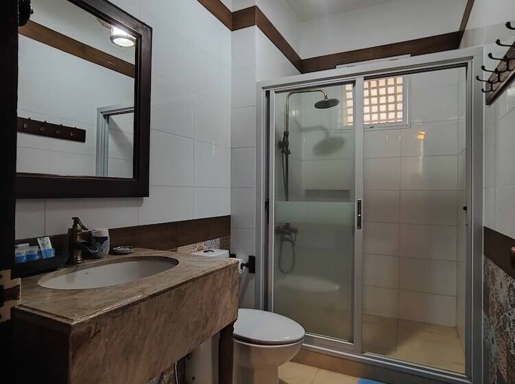 هتل Paradores Del Castillo