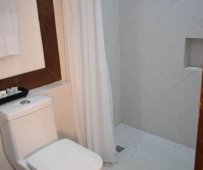 هتل Paradores Del Castillo