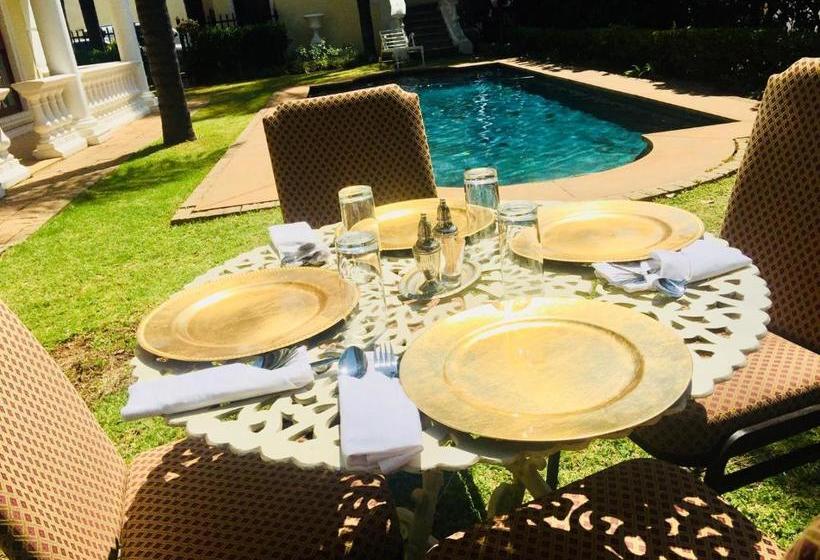 בית מלון כפרי Cricklewood Apartments