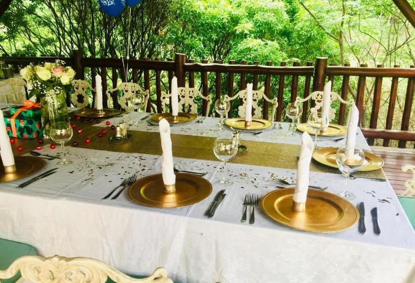 בית מלון כפרי Cricklewood Apartments