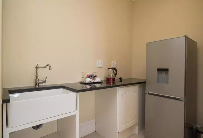 ホテル Cricklewood Apartments