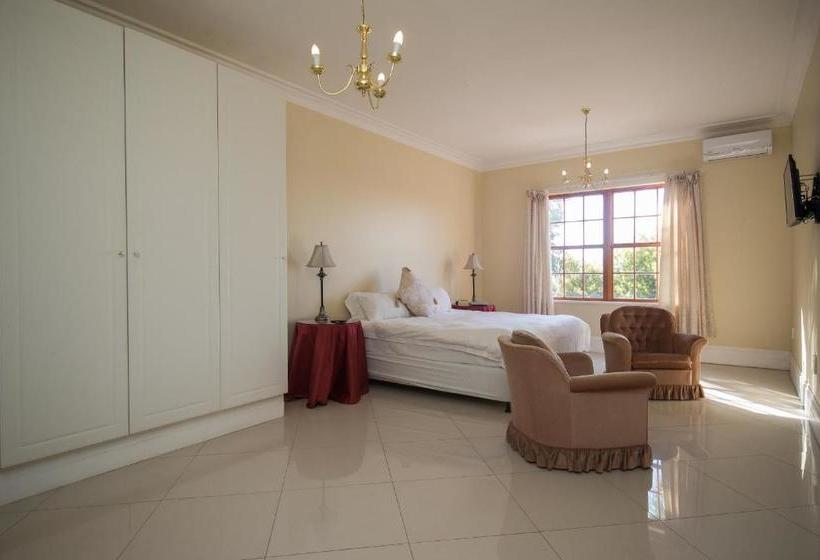 בית מלון כפרי Cricklewood Apartments