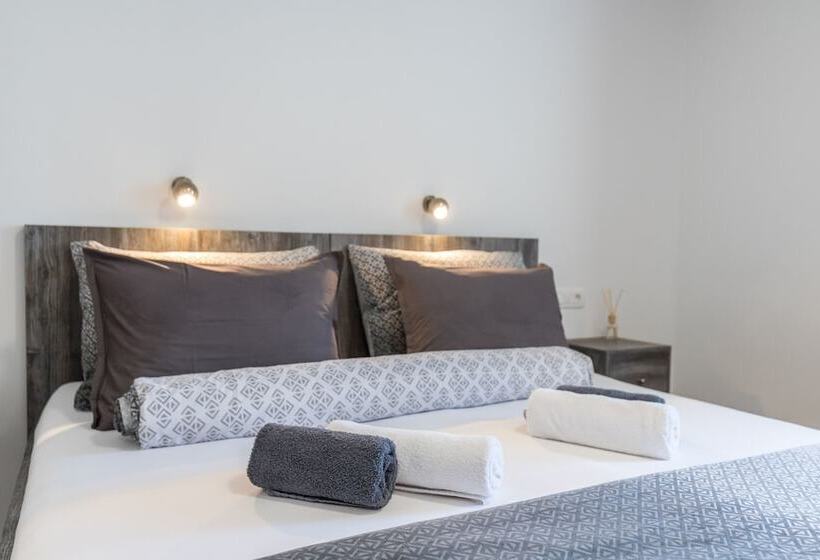 بنسيون Apinelo Port Rooms