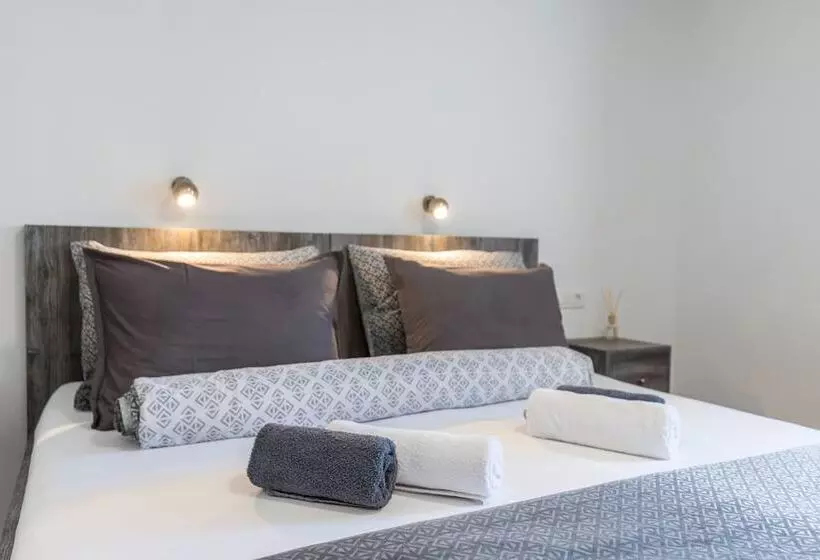 پانسیون Apinelo Port Rooms