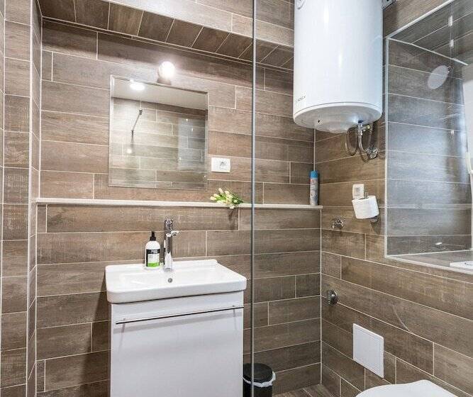 بنسيون Apinelo Port Rooms