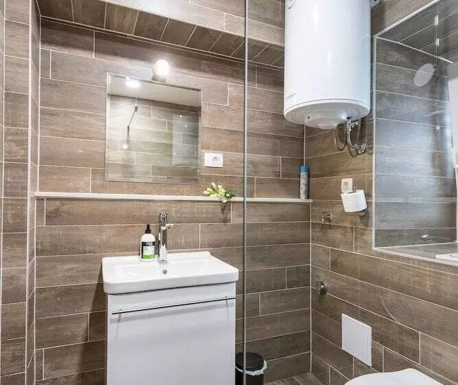 پانسیون Apinelo Port Rooms