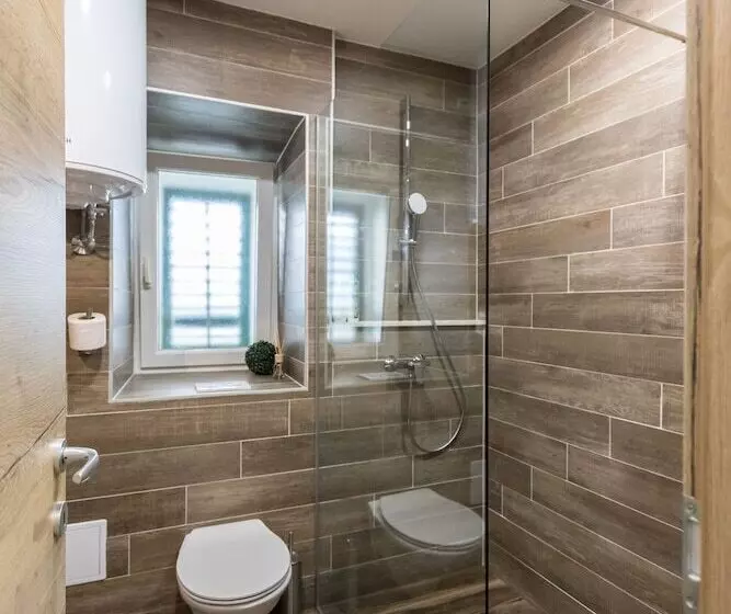 پانسیون Apinelo Port Rooms