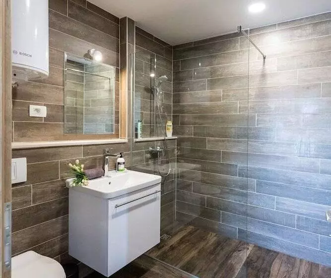 پانسیون Apinelo Port Rooms