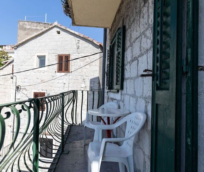 بنسيون Apinelo Port Rooms