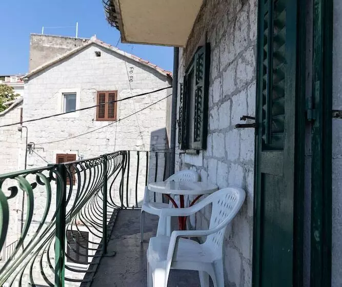 پانسیون Apinelo Port Rooms