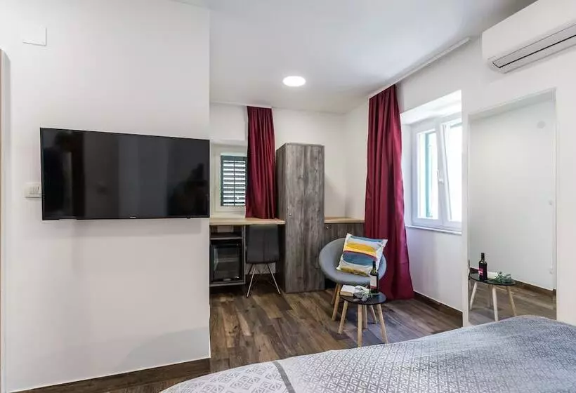 پانسیون Apinelo Port Rooms