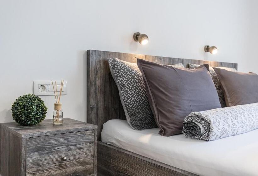 بنسيون Apinelo Port Rooms